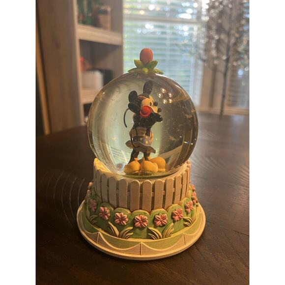 Hallmark Disney A Kiss For Mickey Minnie Wonders Within Collection Snow Globe - Picture 6 of 16